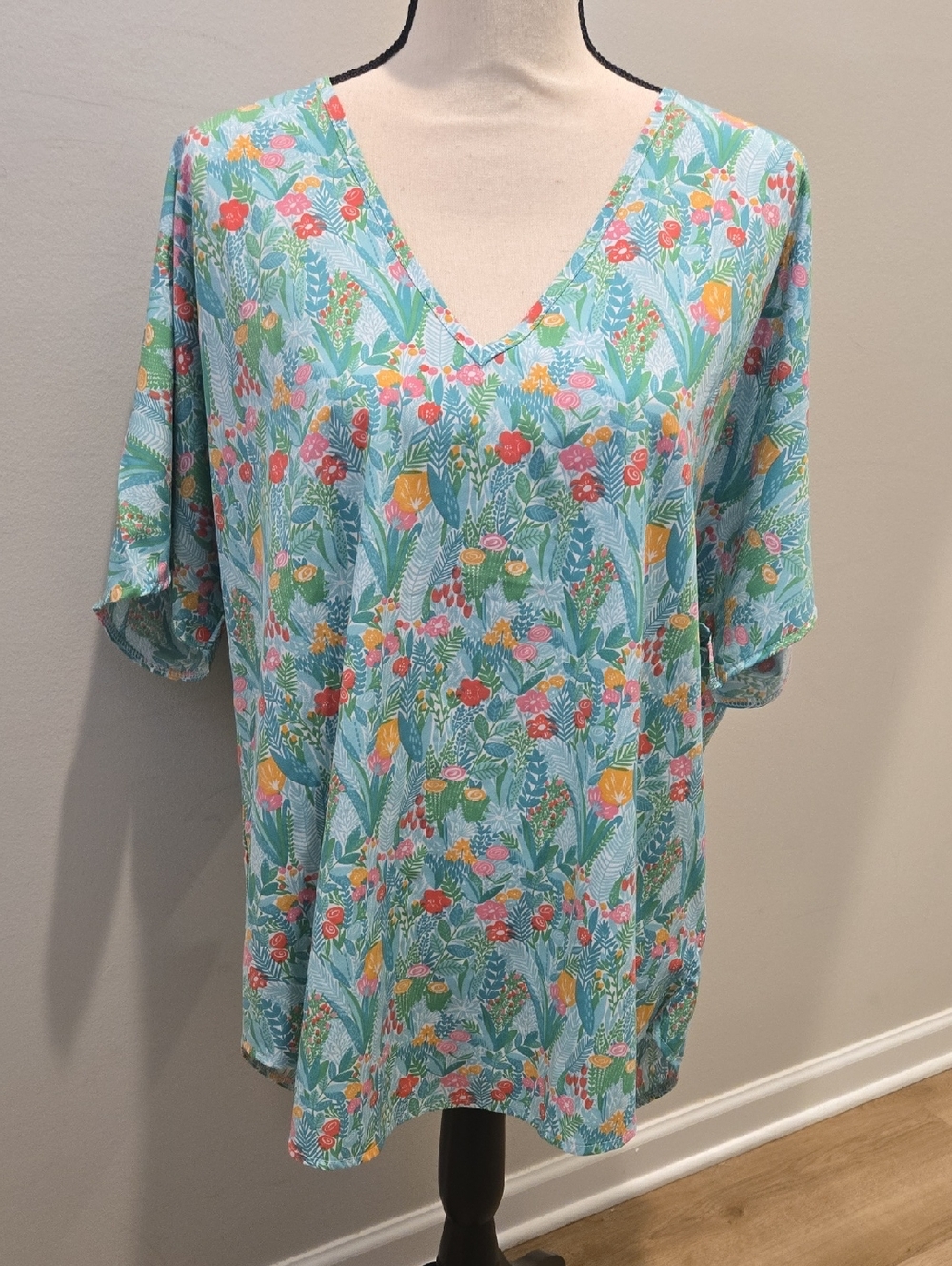 Aqua Floral V-Neck Tunic Top - Women's Relaxed Fit